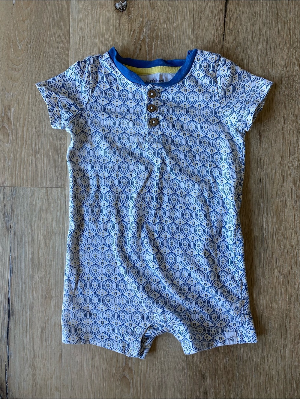 Burt's Bees Baby 12M Blue Geometric Patterned Wood Buttoned Baby Romper Outfit